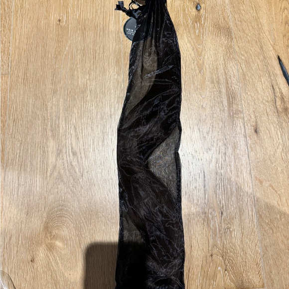 Clip In Hair Extensions - NWT - Picture 3 of 10